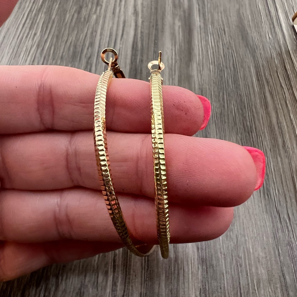 Elegant Gold Hoop Earrings